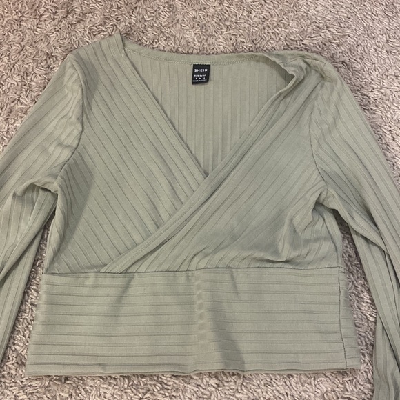 Set of 3 Long Sleeve Crop Tops. - Picture 2 of 3